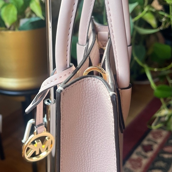 MICHAEL KORS Powder Pink Leather Mercer XS Convertible Crossbody Like new - Picture 4 of 10